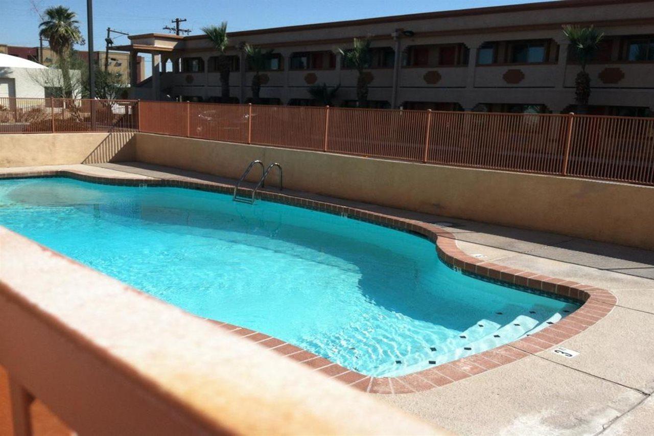 Super 8 By Wyndham Phoenix Downtown Εξωτερικό φωτογραφία