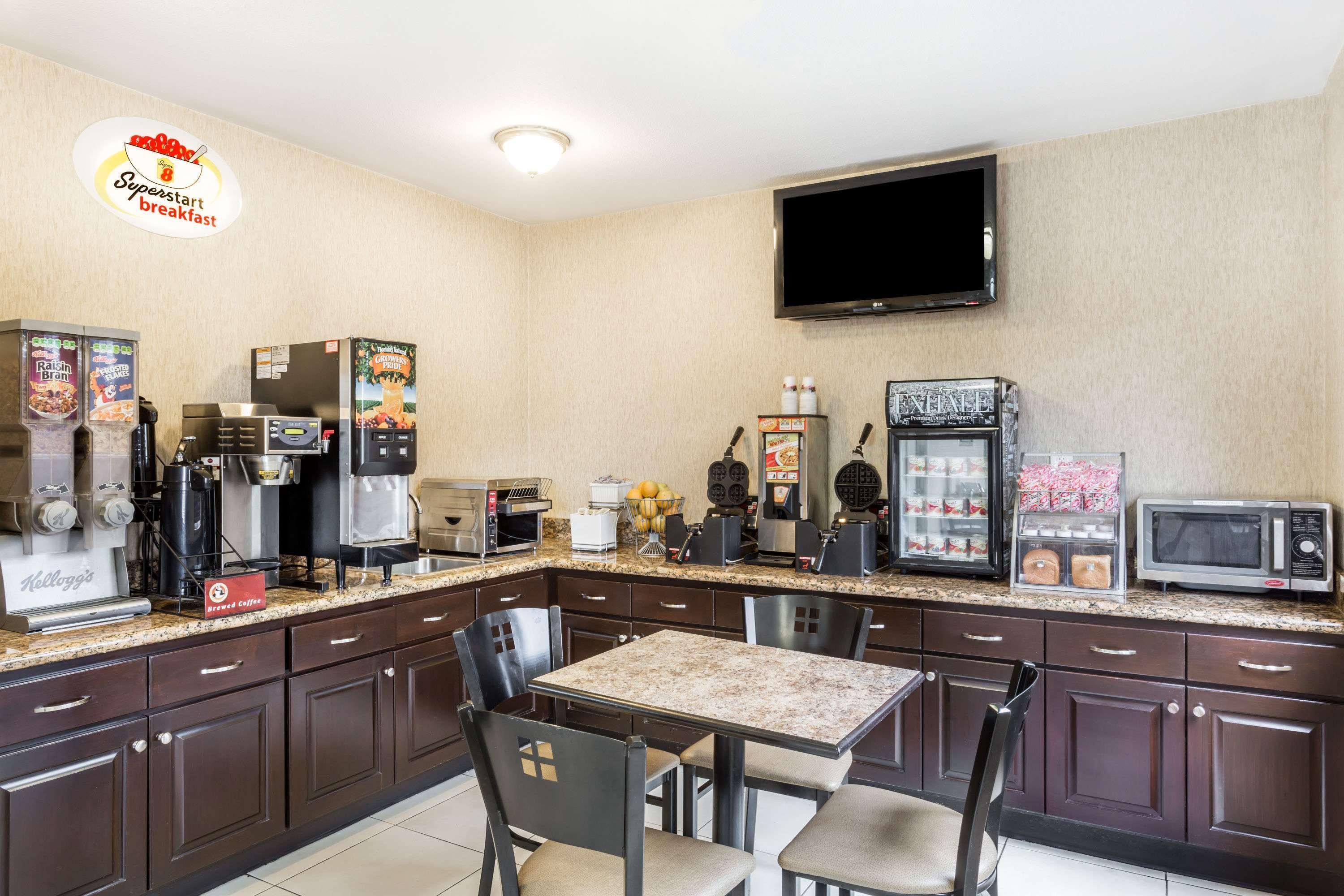 Super 8 By Wyndham Phoenix Downtown Εξωτερικό φωτογραφία
