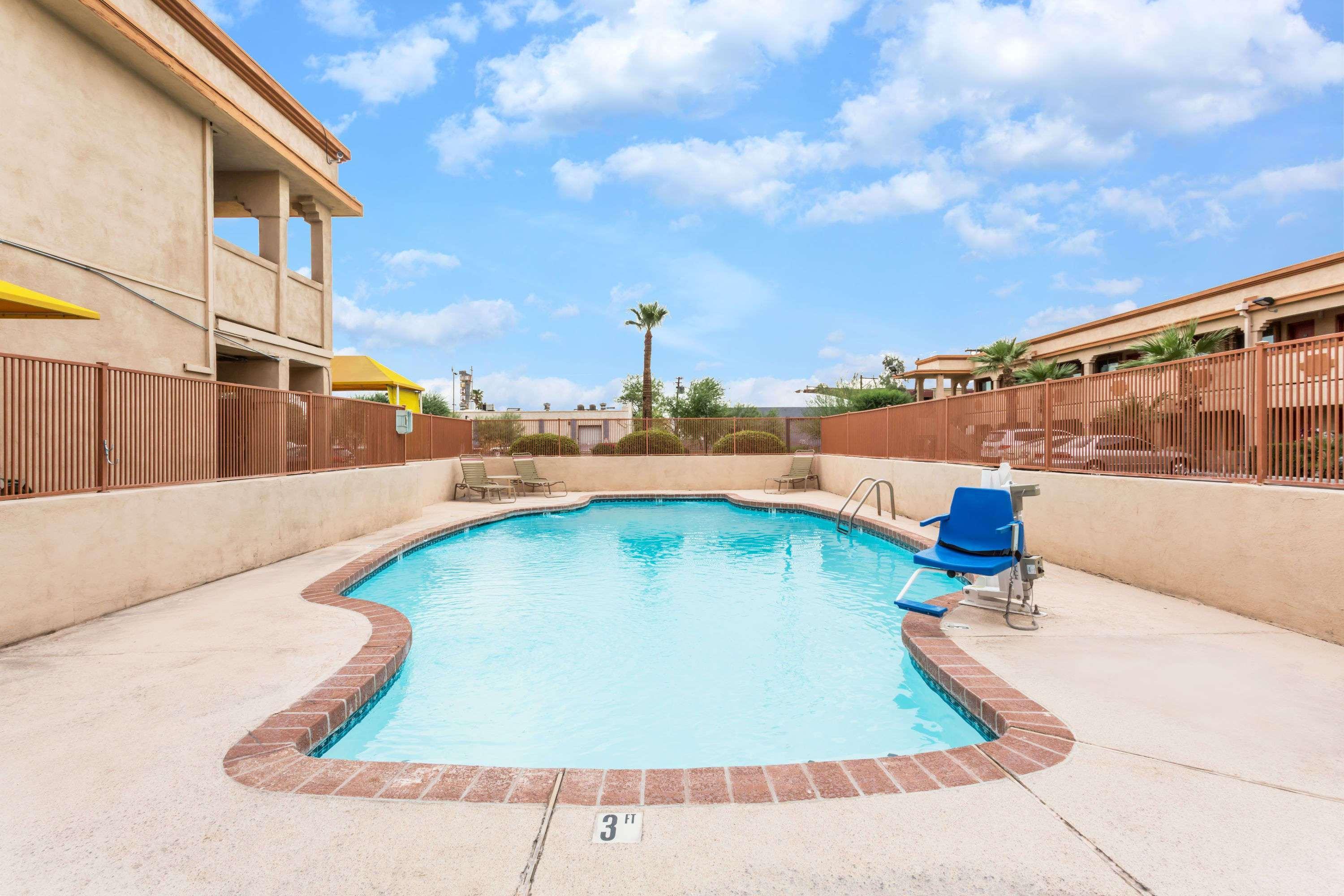 Super 8 By Wyndham Phoenix Downtown Εξωτερικό φωτογραφία